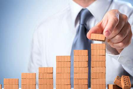 国际原油期货涨跌引热议